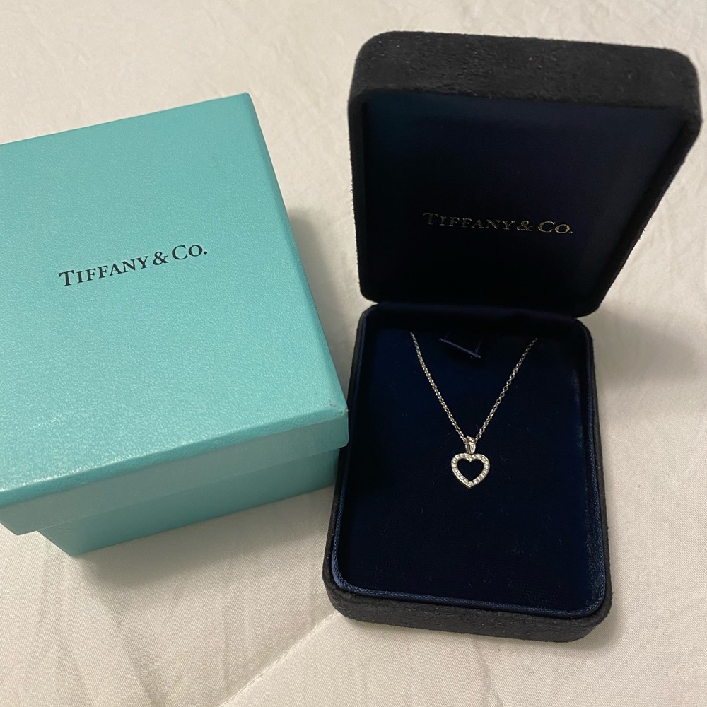 Tiffany’s platinum/diamond heart pendant necklace
